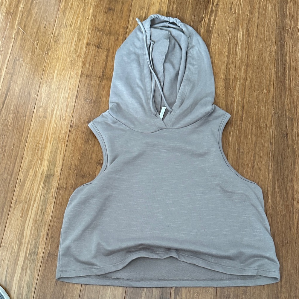 Tresics Taupe Sleeveless Crop Muscle Tee